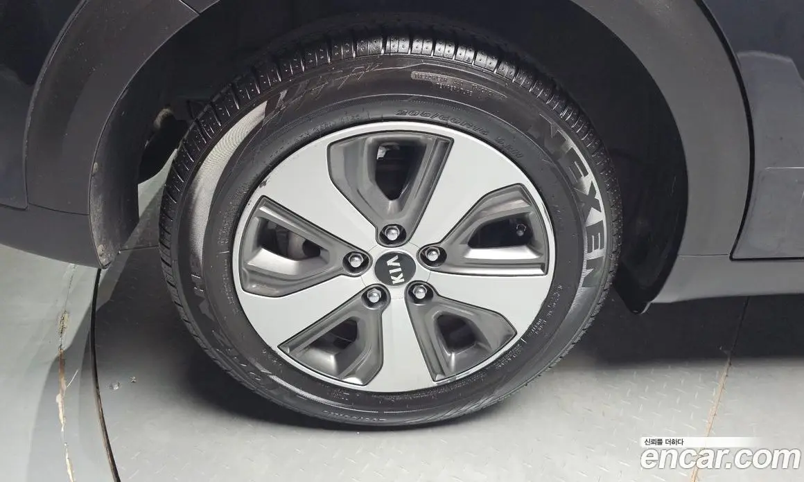 Kia Niro 2017 1.6 автомат (гидро), фото 5