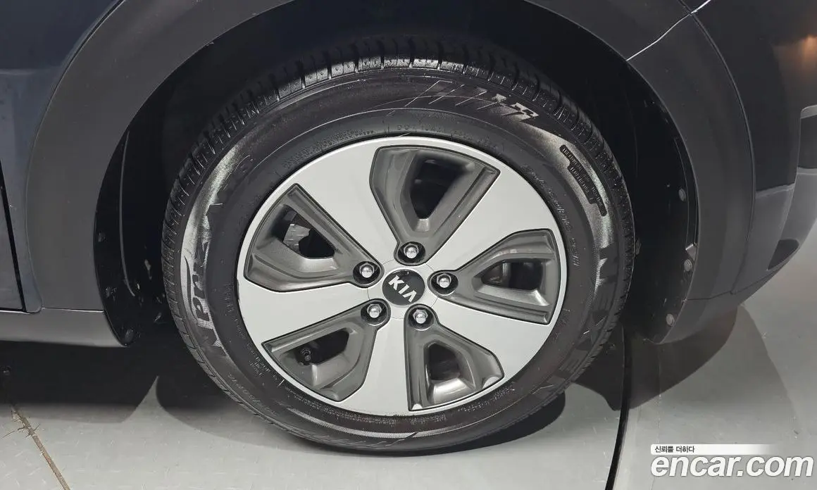 Kia Niro 2017 1.6 автомат (гидро), фото 7