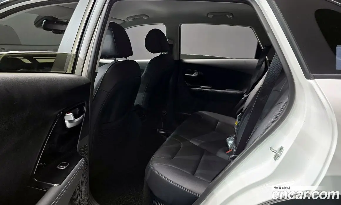 Kia Niro 2021 1.6 автомат (гидро), фото 11