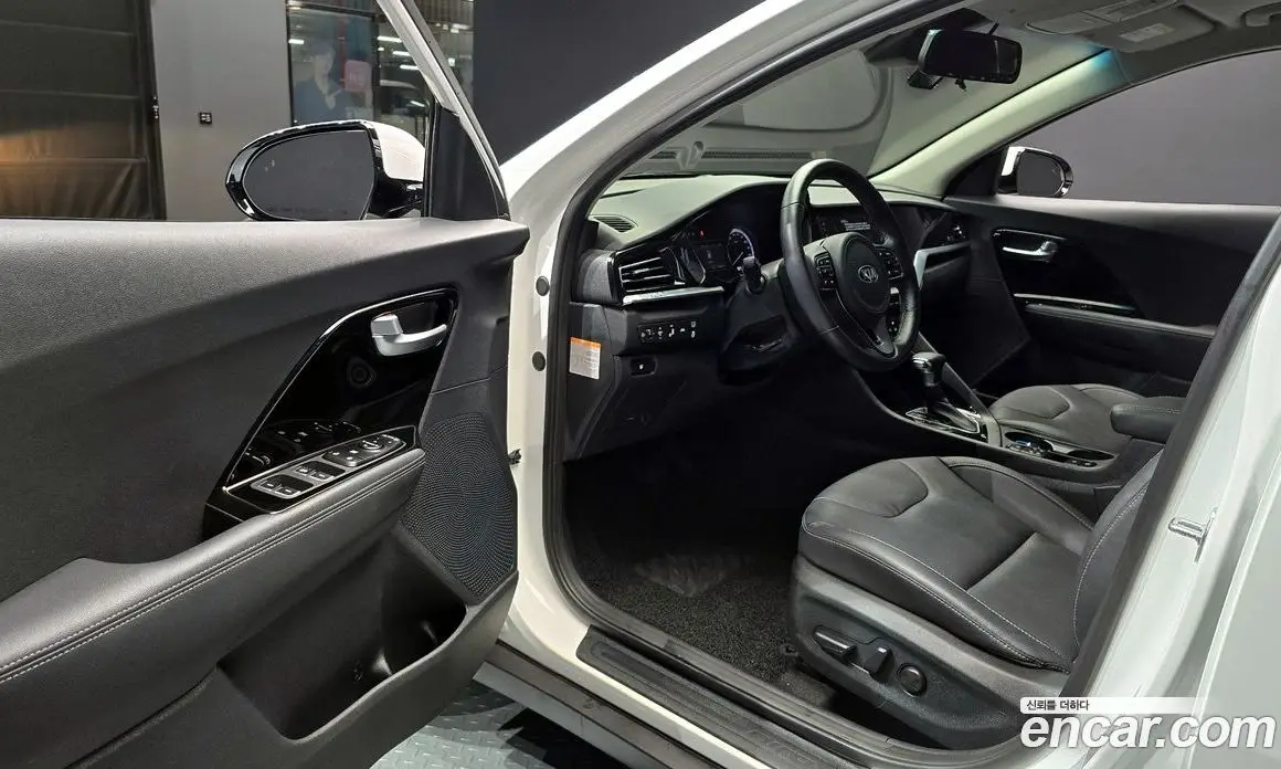 Kia Niro 2021 1.6 автомат (гидро), фото 10