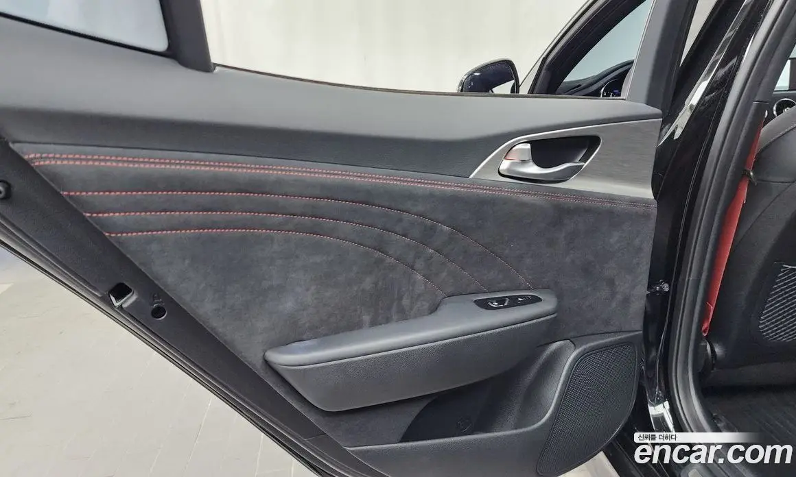 Kia Stinger 2023 3.3 автомат (гидро), фото 15