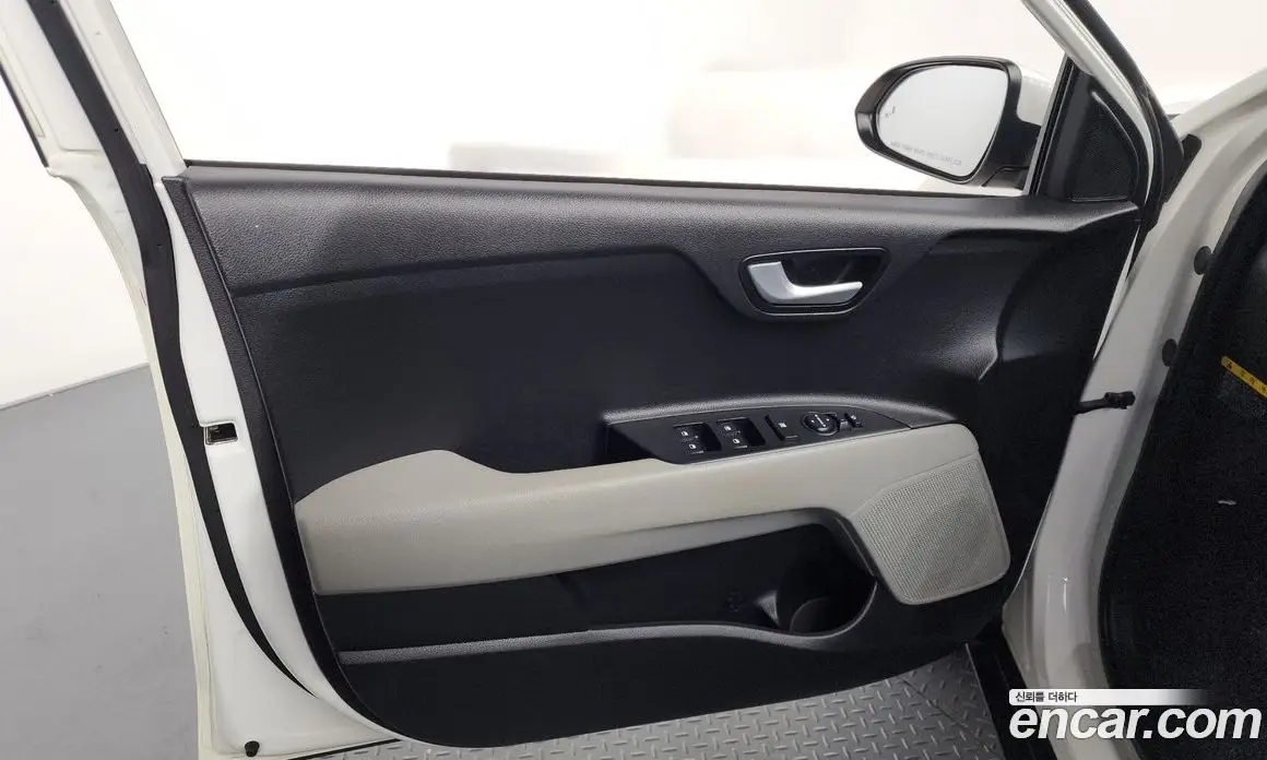 Kia Stonic 2018 1.0 автомат (гидро), фото 14