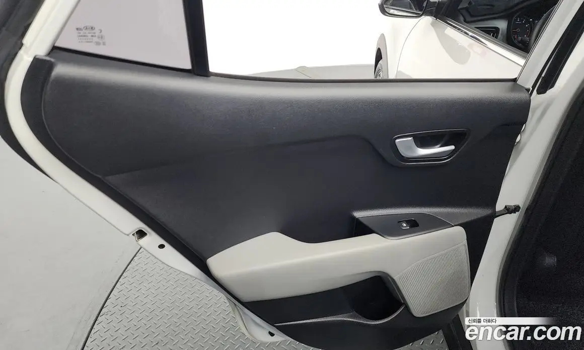 Kia Stonic 2018 1.0 автомат (гидро), фото 15