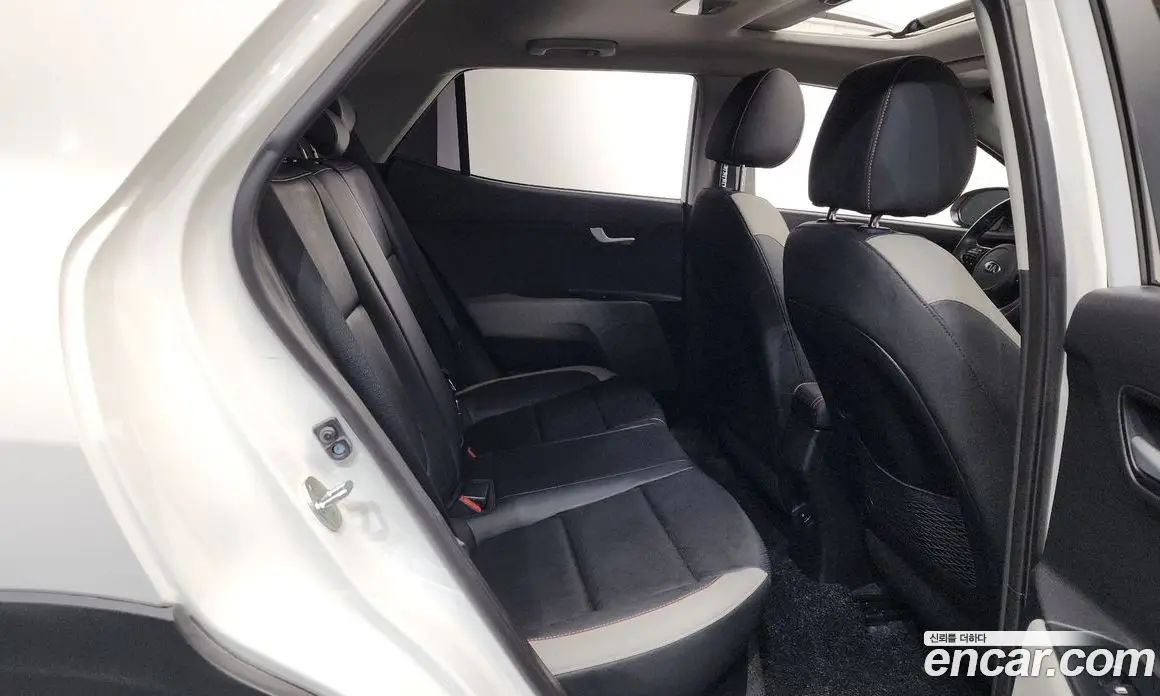 Kia Stonic 2018 1.0 автомат (гидро), фото 17