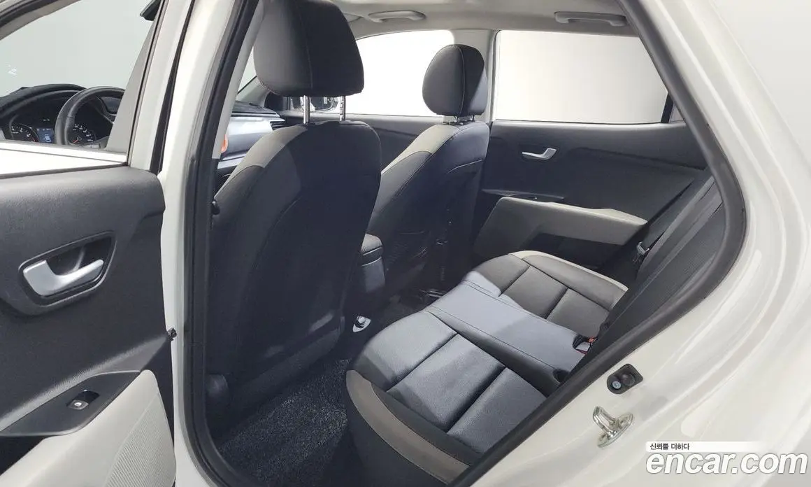 Kia Stonic 2018 1.0 автомат (гидро), фото 25