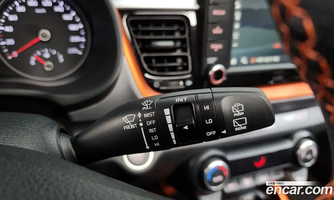 Kia Stonic 2018 1.0 автомат (гидро), фото 29