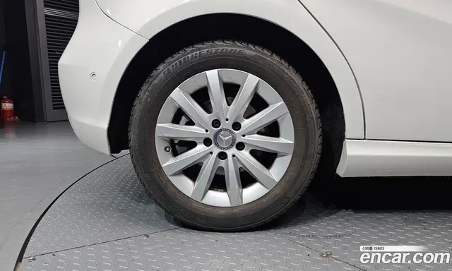 Mercedes-Benz A-Class 2016 1.6 автомат (гидро), миниатюра 5