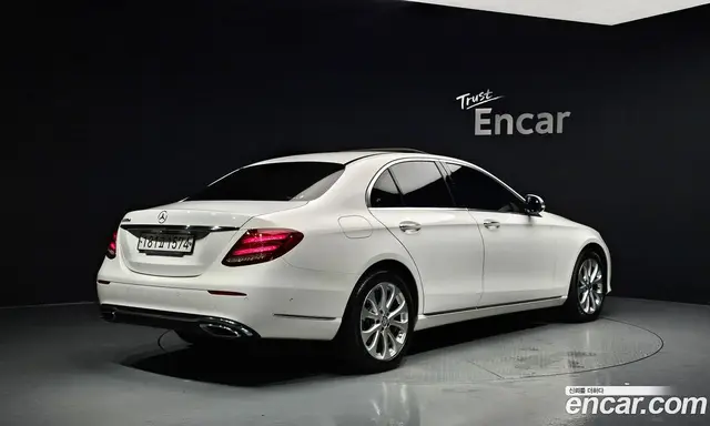 Mercedes-Benz E-Class 2016 1.9 автомат (гидро), миниатюра 2