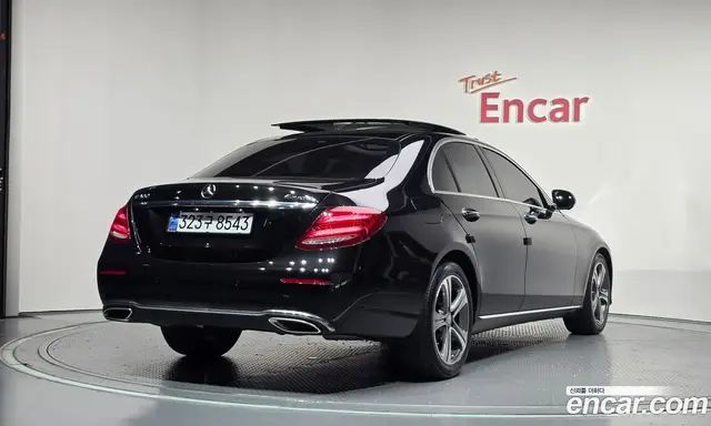 Mercedes-Benz E-Class 2016 2.0 автомат (гидро), миниатюра 2