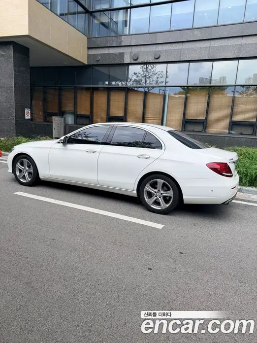 Mercedes-Benz E-Class 2017 2.0 автомат (гидро), миниатюра 2