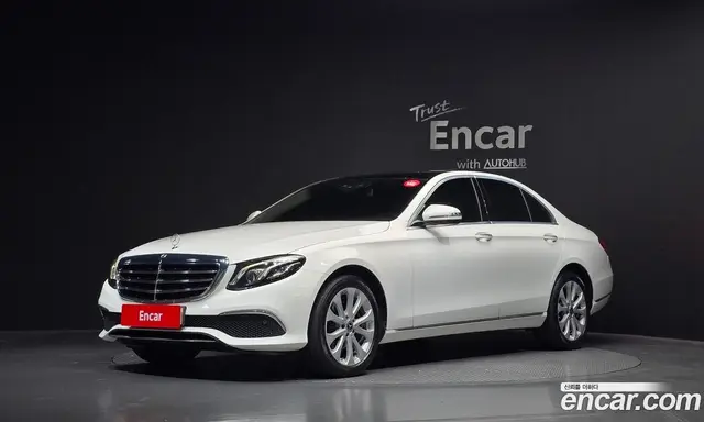 Mercedes-Benz E-Class 2018 1.9 автомат (гидро), миниатюра 1