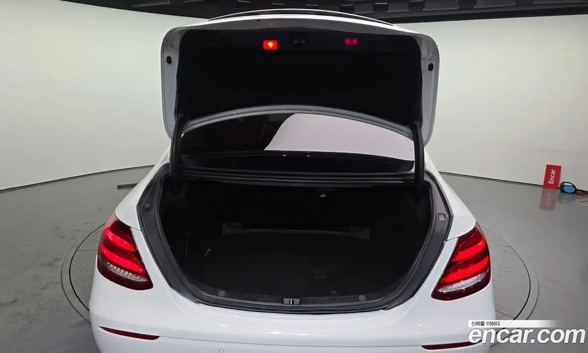 Mercedes-Benz E-Class 2018 1.9 автомат (гидро), фото 20