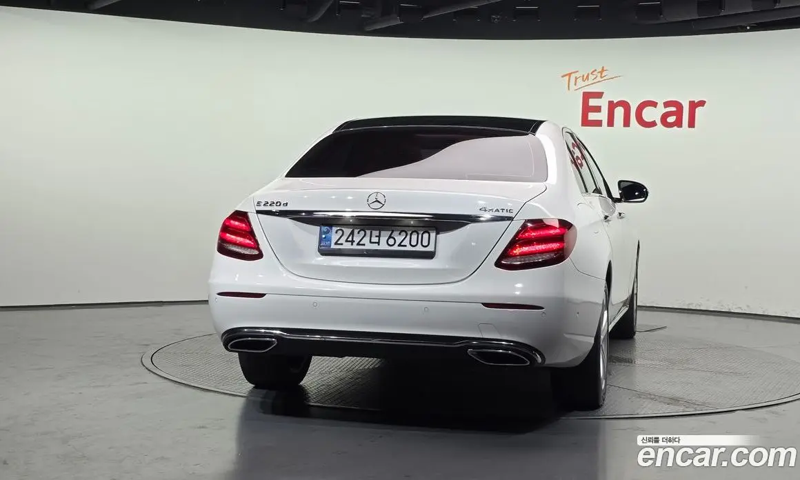 Mercedes-Benz E-Class 2018 1.9 автомат (гидро), фото 4