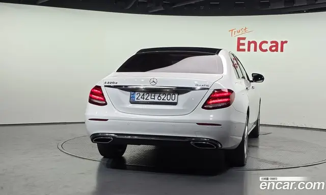 Mercedes-Benz E-Class 2018 1.9 автомат (гидро), миниатюра 4
