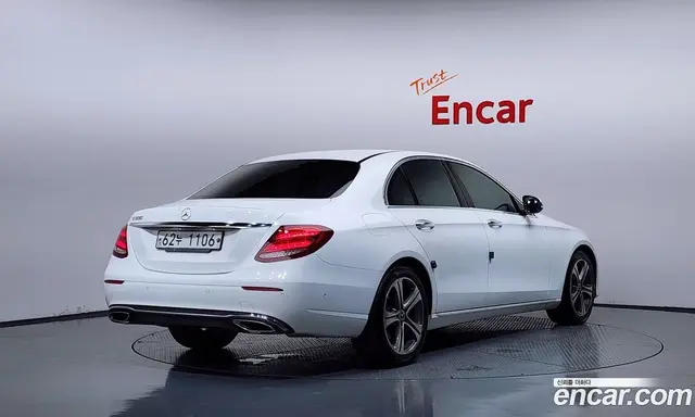 Mercedes-Benz E-Class 2018 2.0 автомат (гидро), миниатюра 2