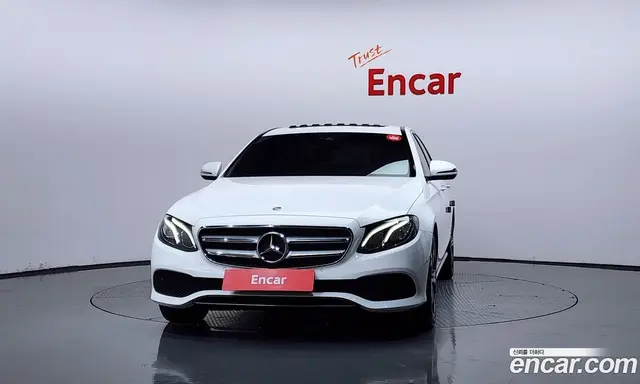 Mercedes-Benz E-Class 2018 2.0 автомат (гидро), миниатюра 3