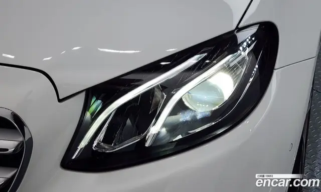 Mercedes-Benz E-Class 2018 2.0 автомат (гидро), миниатюра 8