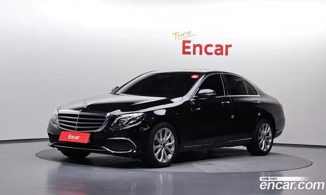Mercedes-Benz E-Class 2018 2.0 автомат (гидро), миниатюра 1