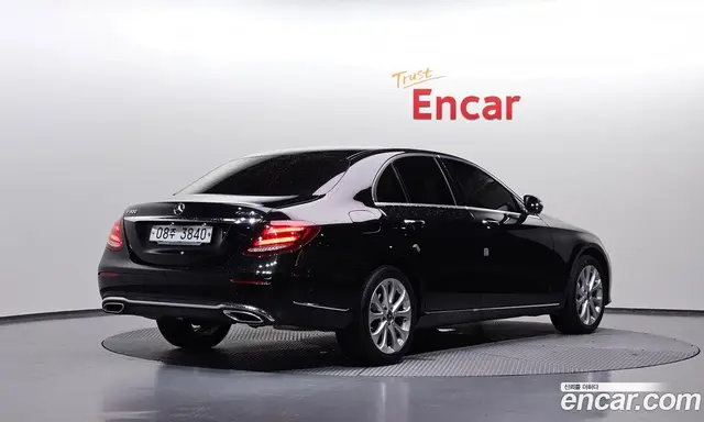 Mercedes-Benz E-Class 2018 2.0 автомат (гидро), миниатюра 2