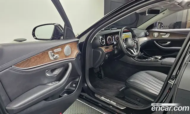 Mercedes-Benz E-Class 2018 2.0 автомат (гидро), миниатюра 10