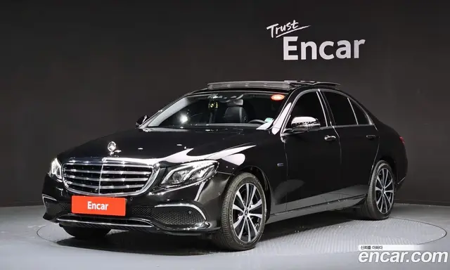 Mercedes-Benz E-Class 2019 2.0 автомат (гидро), миниатюра 1
