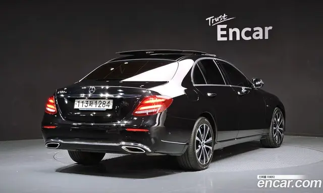 Mercedes-Benz E-Class 2019 2.0 автомат (гидро), миниатюра 2
