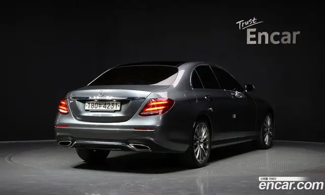 Mercedes-Benz E-Class 2019 2.0 автомат (гидро), миниатюра 2