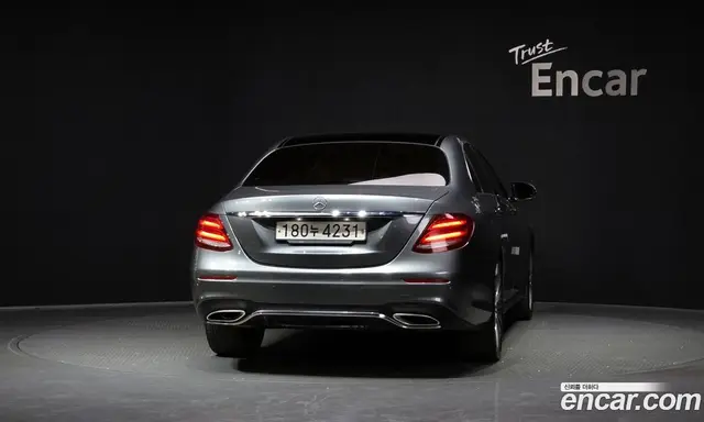 Mercedes-Benz E-Class 2019 2.0 автомат (гидро), миниатюра 4