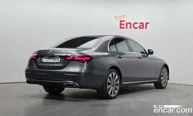 Mercedes-Benz E-Class 2022 2.0 автомат (гидро), миниатюра 2