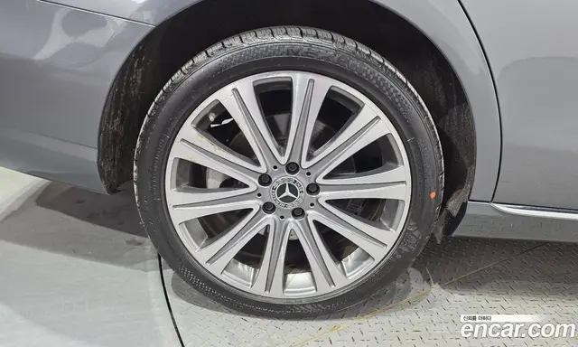 Mercedes-Benz E-Class 2022 2.0 автомат (гидро), миниатюра 5