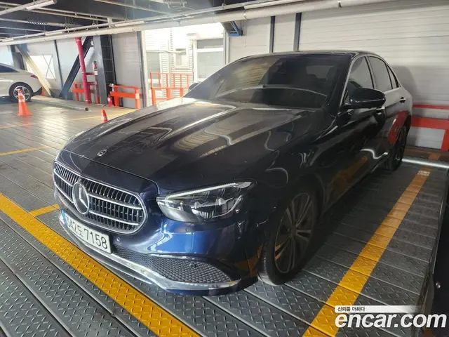Mercedes-Benz E-Class 2022 2.0 автомат (гидро), миниатюра 1