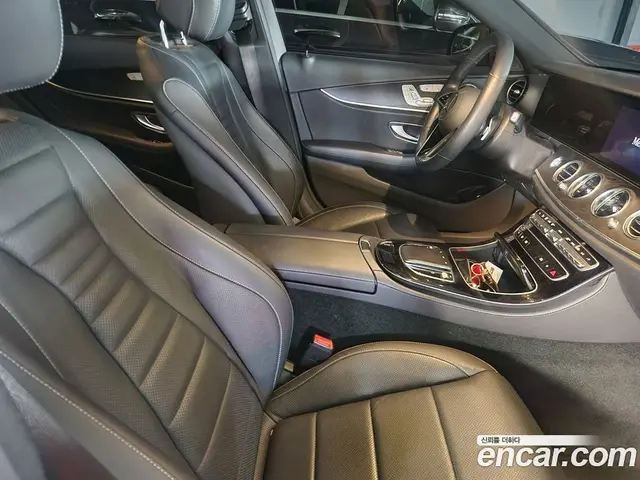 Mercedes-Benz E-Class 2022 2.0 автомат (гидро), миниатюра 3