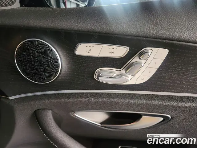 Mercedes-Benz E-Class 2022 2.0 автомат (гидро), миниатюра 4