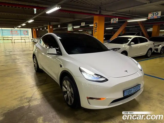 Tesla Model Y 2021 автомат (гидро), миниатюра 3