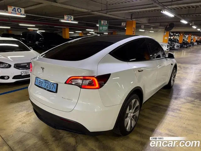 Tesla Model Y 2021 автомат (гидро), миниатюра 4