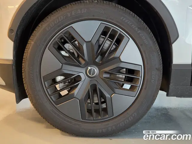 Volvo EX30 2025 0.2 автомат (гидро), миниатюра 5