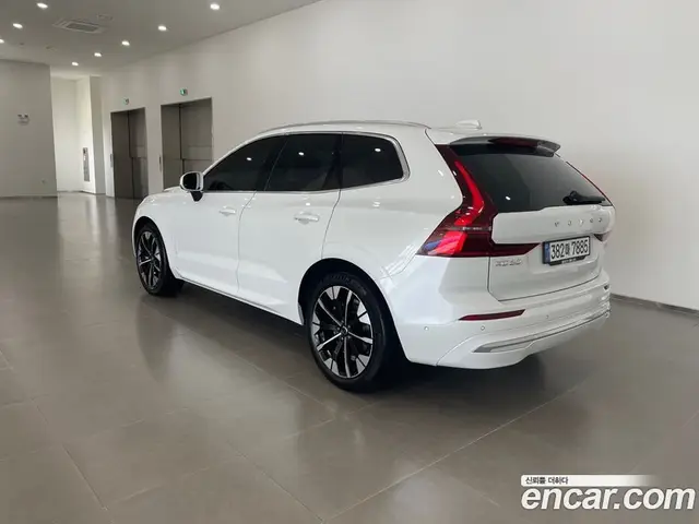 Volvo XC60 2025 2.0 автомат (гидро), миниатюра 2