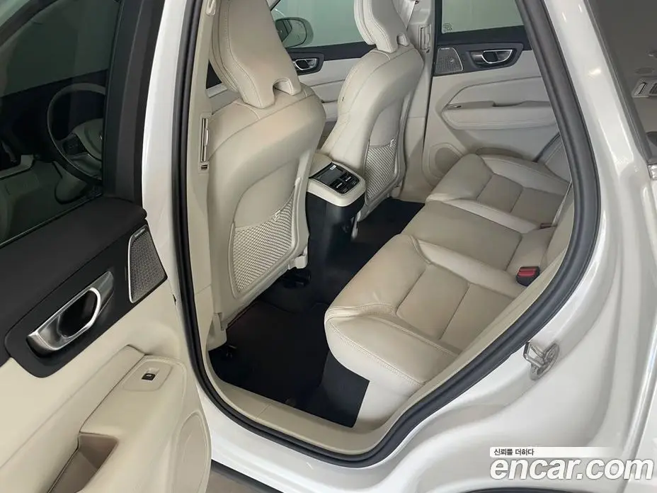 Volvo XC60 2025 2.0 автомат (гидро), фото 11