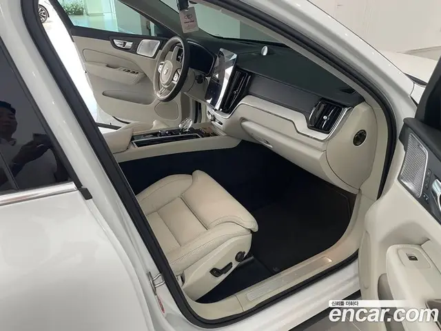 Volvo XC60 2025 2.0 автомат (гидро), миниатюра 12