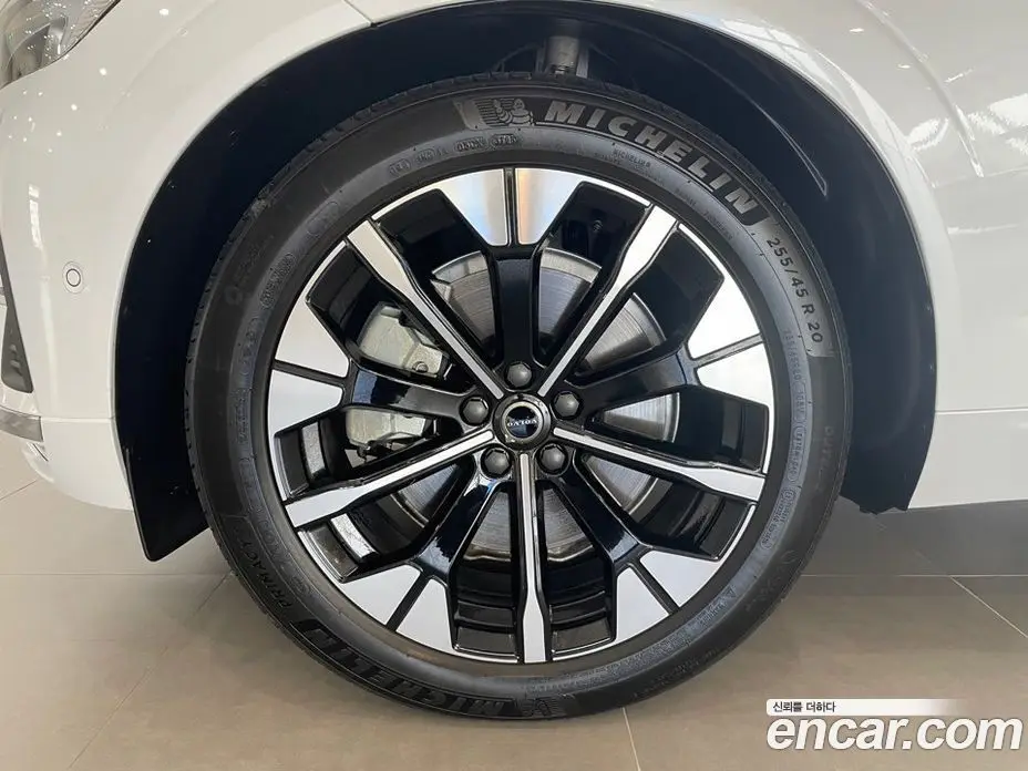Volvo XC60 2025 2.0 автомат (гидро), фото 13