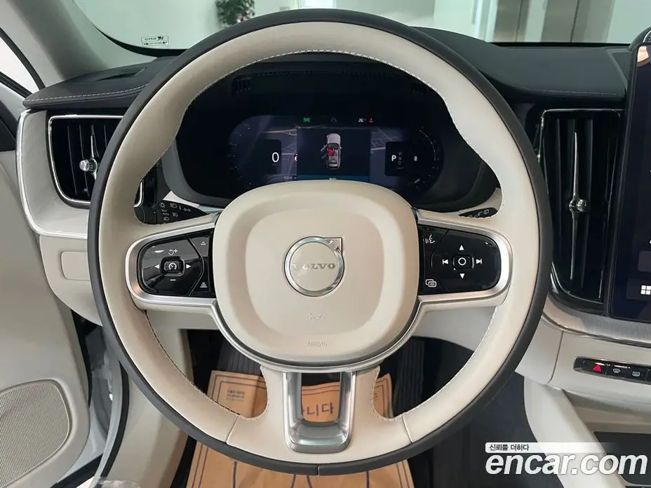 Volvo XC60 2025 2.0 автомат (гидро), фото 17