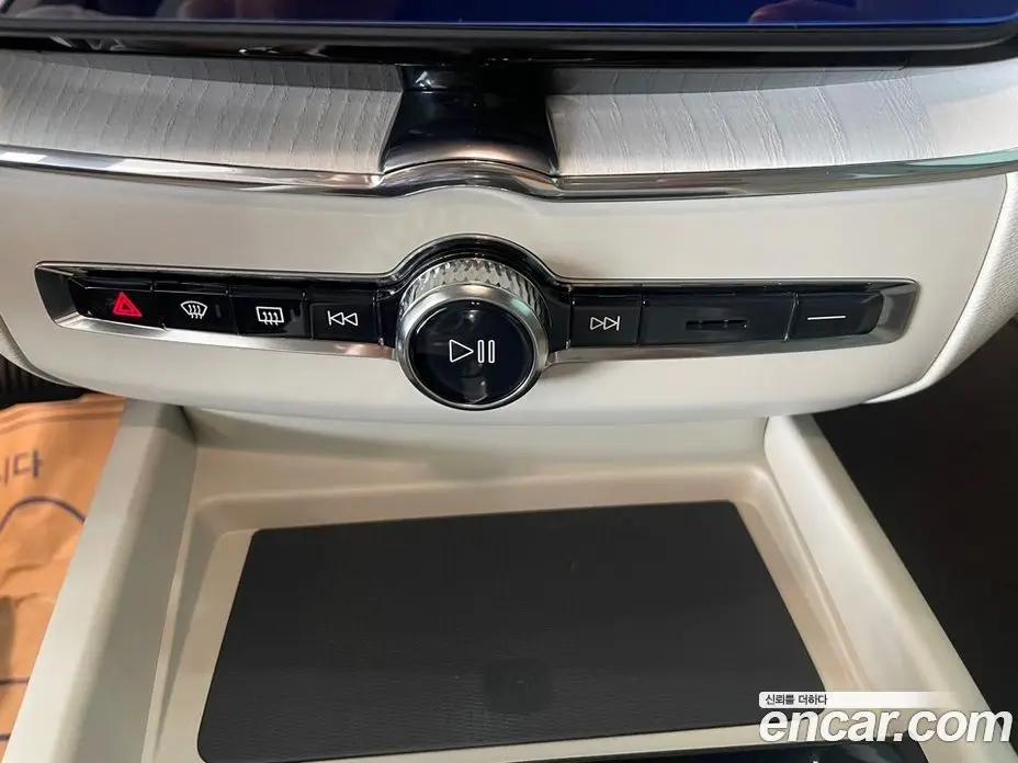 Volvo XC60 2025 2.0 автомат (гидро), фото 18