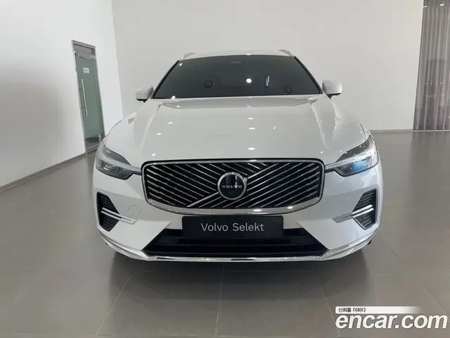Volvo XC60 2025 2.0 автомат (гидро), миниатюра 3