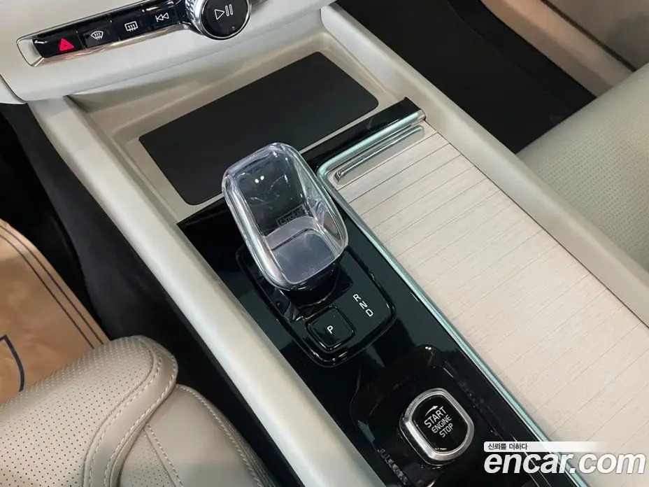 Volvo XC60 2025 2.0 автомат (гидро), фото 9