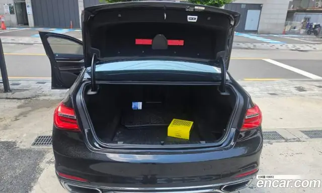 BMW 7 серия 2017 4.4 автомат (гидро), миниатюра 2