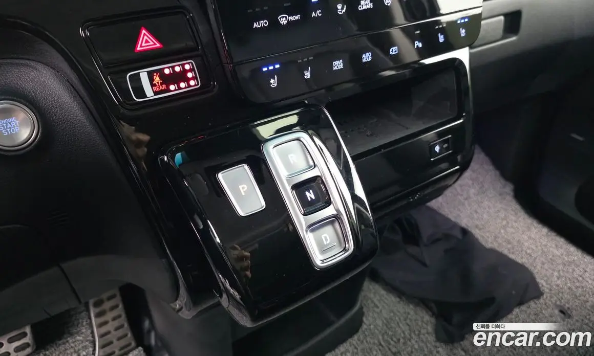 Hyundai Staria 2025 2.2 автомат (гидро), фото 9