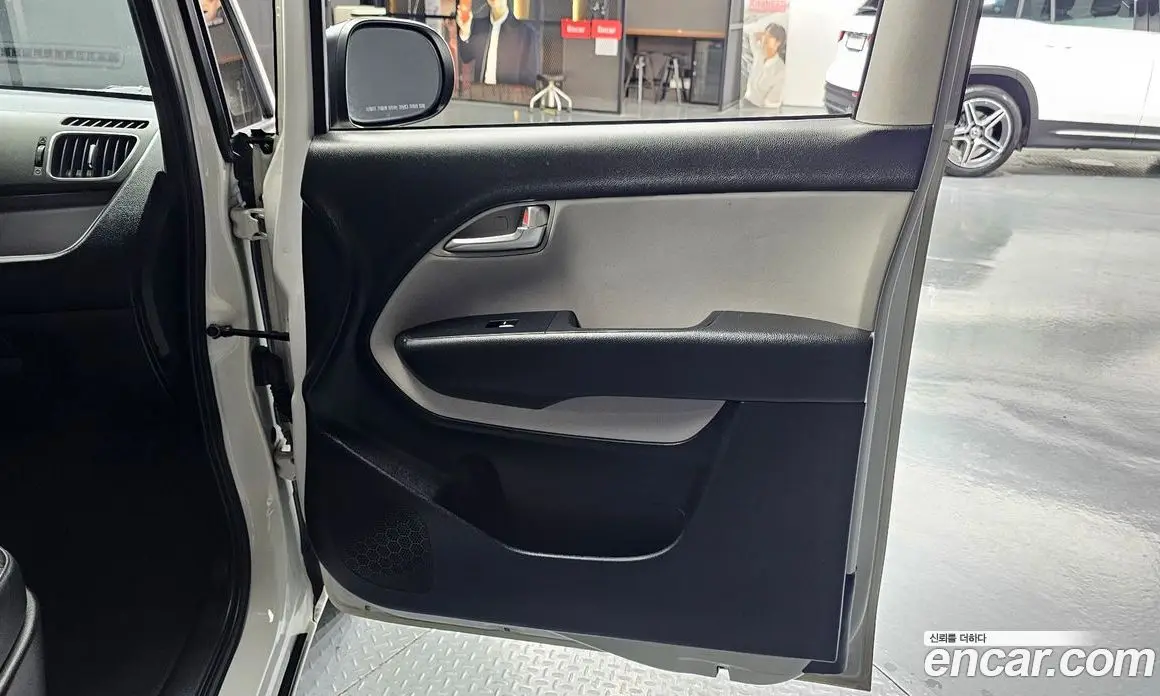 Kia Ray 2022 1.0 автомат (гидро), фото 15