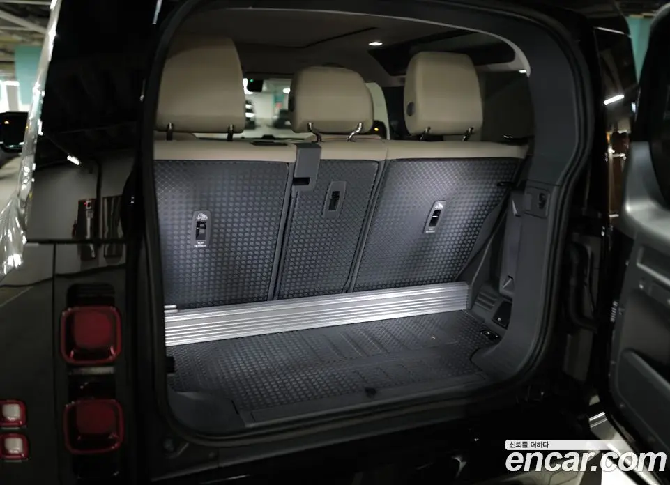 Land Rover Defender 2023 3.0 автомат (гидро), фото 7