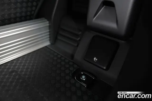 Land Rover Defender 2023 3.0 автомат (гидро), миниатюра 9