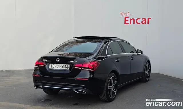 Mercedes-Benz A-Class 2020 2.0 автомат (гидро), миниатюра 2